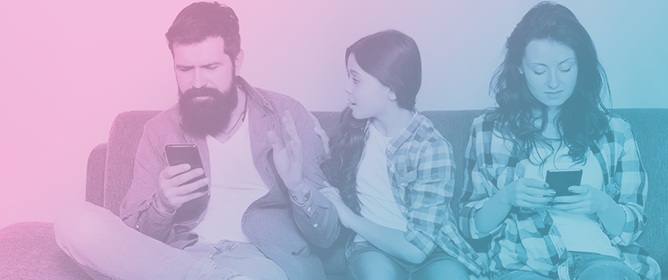 The Relationship Between Parental Phubbing and Preschoolers&rsquo; Behavioral Problems: The Mediation Role of Mindful Attention Awareness