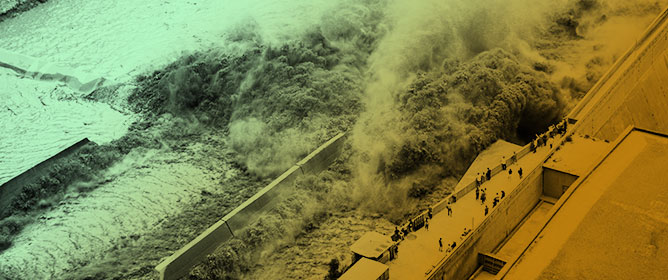 Large Dam Flood Risk Scenario: A Multidisciplinary Approach Analysis for Reduction in Damage Effects