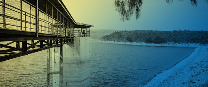 Predicting Seiche-Impacted Estuarine Water Levels with Machine Learning Methods