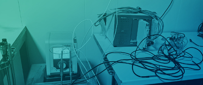 Metrological Validation of Low-Cost DS18B20 Digital Temperature Sensors Using the TH-001 Procedure: Calibration Models, Uncertainty, and Reproducibility